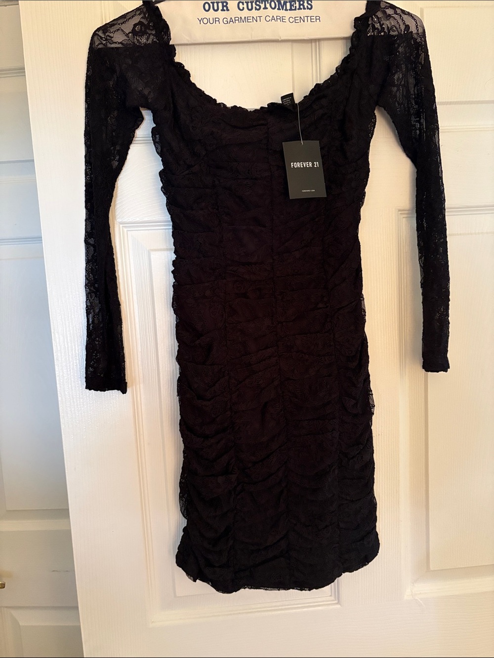 Forever 21 Black Lace Ruched Scoop Neck Long Sleeve Dress